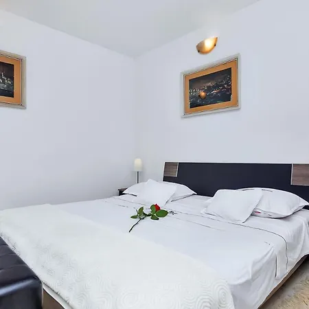 Apartament Lory *