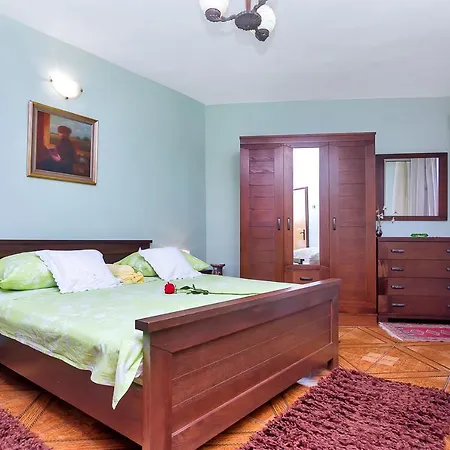 Apartament Lory *