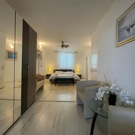 Lory Apartament *