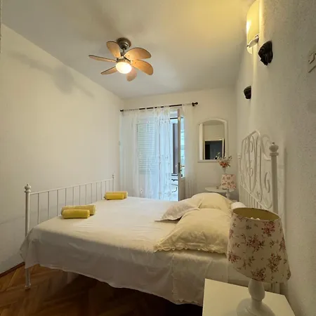 Apartament Lory *