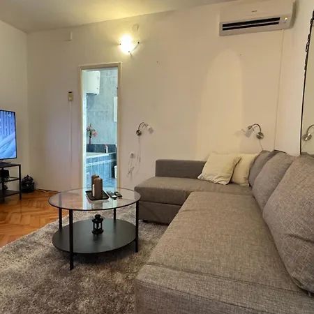 Lory Apartment