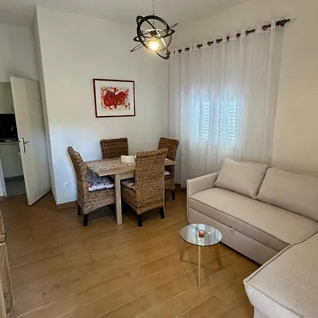Lory Apartment *
