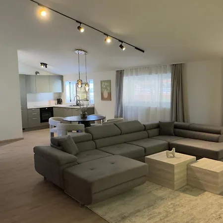 Lory Apartment *