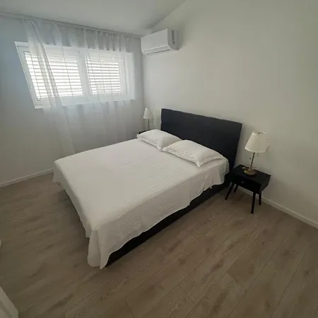 Lory Apartment